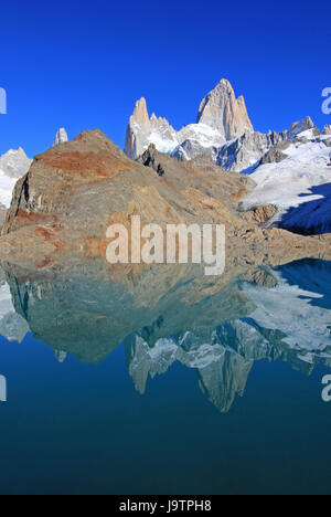 Belle réflexion de Mt Fitz Roy, Laguna de los Tres dans le Parc National Los Glaciares, Patagonie, Argentine Banque D'Images