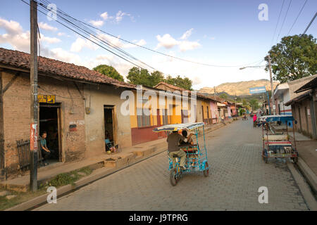 Rues de la ville de El Sauce, le Nicaragua. Banque D'Images