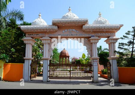 Entrée de Shree Radha Gopal mandir (Aravade Tasgaon ISKCON), près de Sangli, Maharashtra. Banque D'Images