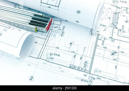 Projet architectural le dessin avec les bleus et laminés pliant sur 24 Banque D'Images