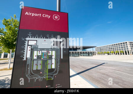 Vue de Berlin Brandenburg déserte Willi-Brandt non achevé Terminal de l'aéroport et 7 ans de retard à Berlin Allemagne Banque D'Images