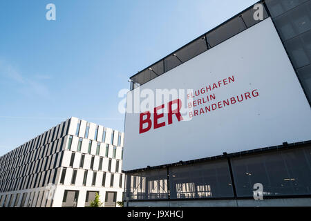 Vue de Berlin Brandenburg déserte Willi-Brandt non achevé Terminal de l'aéroport et 7 ans de retard à Berlin Allemagne Banque D'Images