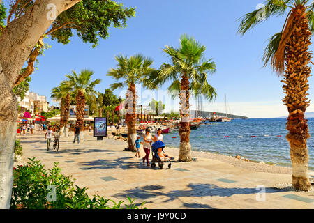 Bodrum town East bay area et 'bar' de la rue piétonnière, Province de Mugla, Turquie. Banque D'Images