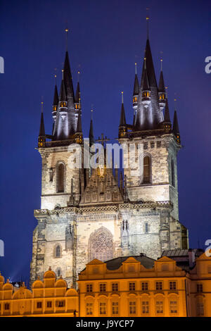 Église Notre Dame de Tyn avant vu de la place de la Vieille Ville à Prague, République Tchèque Banque D'Images