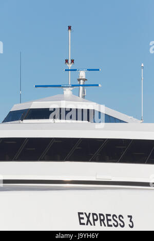 Le 2017-catamaran Incat bâti Express 3 capté à son port d'attache dans les jours d'Aarhus après la prestation voyage de Tasmanie. Banque D'Images