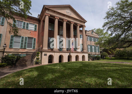 Randolph Hall dans la citerne yard au Collège de Charleston à Charleston, Caroline du Sud. L'ordre est une fonction, de la mer à la délivrance et de l'espace-grant university situé au centre-ville historique de Charleston, Caroline du Sud. Fondée en 1770 et constituée en 1785, le nom de l'université reflète son histoire comme la plus ancienne College en Caroline du Sud et le plus ancien collège municipal dans le pays. Banque D'Images