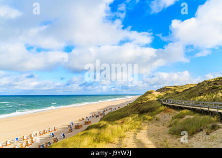 Vue sur la plage au lever du soleil en Wenningstedt village sur l'île de Sylt, en mer du Nord, Allemagne Banque D'Images