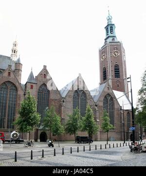 De Grote Sint-Jacobskerk (Grande Église ou église de Saint-Jacques) est une église protestante historique dans le centre de La Haye, aux Pays-Bas. (Croix de 2 images). Banque D'Images