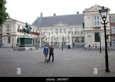 Façade du Palais de Noordeinde, le centre de La Haye (Den Haag), Pays-Bas. Depuis 2013 'palace' pour roi néerlandais Willem-Alexander Banque D'Images