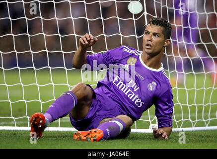 Le Real Madrid Cristiano Ronaldo réagit lors de la finale de la Ligue des champions au Stade National, Cardiff. Banque D'Images