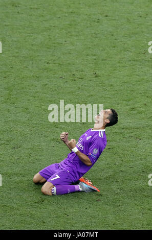 Le Real Madrid Cristiano Ronaldo célèbre à plein temps pendant la finale de la Ligue des champions au Stade National, Cardiff. Banque D'Images