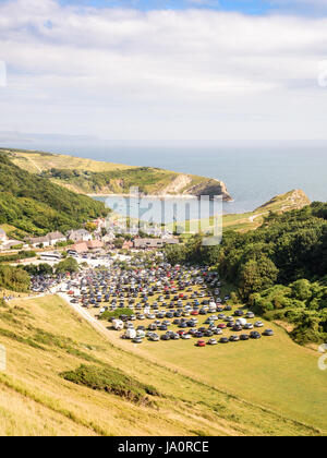 L'honeypot Lulworth Cove, dans le Dorset de l'Angleterre sur la Côte Jurassique, site du patrimoine mondial. Banque D'Images