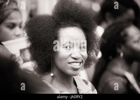 Photo de Black lady prises sur la beauté et coiffure Afro show à Londres au Royaume-Uni. Banque D'Images