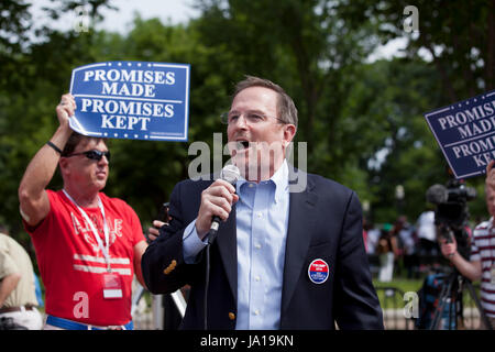 Washington, DC, USA, 3 juin, 2017 : Trump partisans se rassembler devant la Maison Blanche pour montrer l'approbation de la décision du président pour quitter Paris Accord climatique. Credit : B Christopher/Alamy Live News Banque D'Images