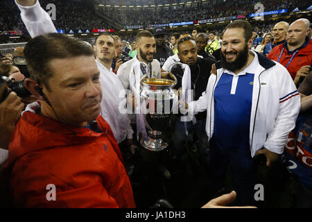 Cardiff, Wales, UK. 06Th Juin, 2017. Karim Benzema (9) Real Madrid playerReal joueurs célébrer la victoire avec leur familyUCL entre la Ligue des Champions Juventus vs Real Madrid au Stade National du Pays de Galles, Cardiff, 3 juin 2017 . Gtres más información : crédit en ligne Comuniación,S.L./Alamy Live News Banque D'Images