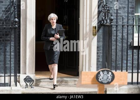 London, UK 04 juin 2017 Theresa May, Premier Ministre, donne une déclaration le dimanche matin après une attaque terroriste à Londres. London, UK 04/06/2017 | Le monde d'utilisation : dpa Crédit photo alliance/Alamy Live News Banque D'Images