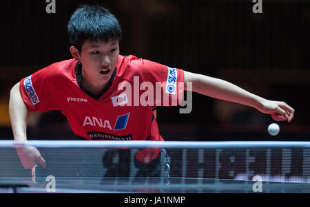 Düsseldorf, Allemagne. 4 juin, 2017. Tomokazu Harimoto (Japon) jouant Xu (Chine) dans le quart de finale du tournoi de tennis de table au Championnat du monde à Duesseldorf, Allemagne, 4 juin 2017. Photo : Jonas Güttler/dpa/Alamy Live News Banque D'Images