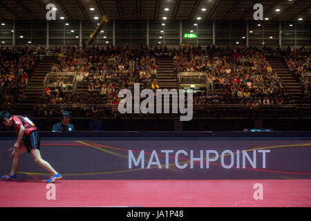 Düsseldorf, Allemagne. 4 juin, 2017. Tomokazu Harimoto (Japon) jouant Xu (Chine) dans le quart de finale du tournoi de tennis de table au Championnat du monde à Duesseldorf, Allemagne, 4 juin 2017. Photo : Jonas Güttler/dpa/Alamy Live News Banque D'Images