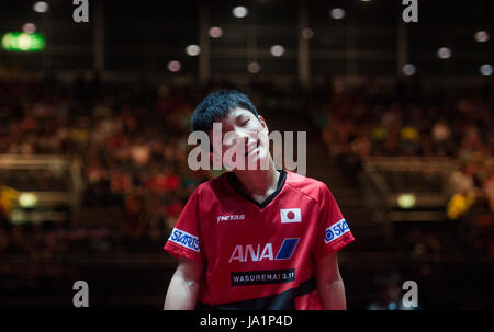 Düsseldorf, Allemagne. 4 juin, 2017. Tomokazu Harimoto (Japon) jouant Xu (Chine) dans le quart de finale du tournoi de tennis de table au Championnat du monde à Duesseldorf, Allemagne, 4 juin 2017. Photo : Jonas Güttler/dpa/Alamy Live News Banque D'Images