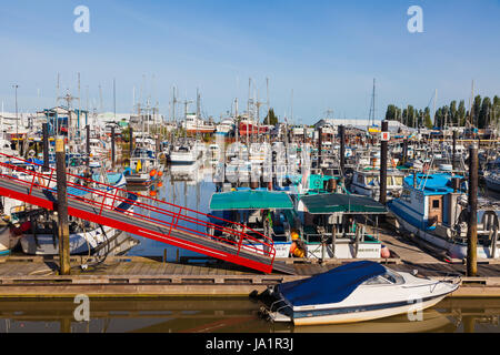Scène très animée du port de Steveston en Colombie-Britannique Banque D'Images