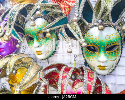 Venise, Italie - 07 mai, 2017 : souvenirs et de carnaval sur le commerce ambulant à Venise, Italie Banque D'Images