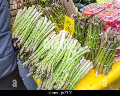 Venise, Italie - 07 mai, 2017 : Ferme de la rue du marché de l'agriculteur direct avec des légumes frais et sain. Banque D'Images