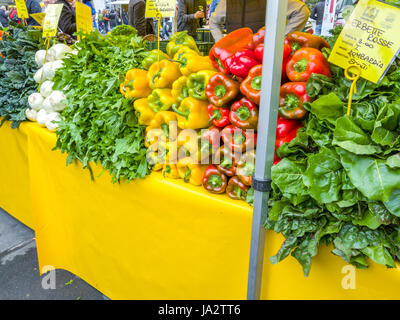 Venise, Italie - 07 mai, 2017 : Ferme de la rue du marché de l'agriculteur direct avec des légumes frais et sain. Banque D'Images