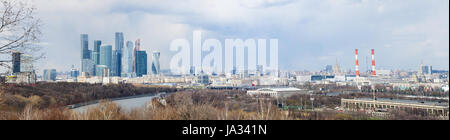 Skyline avec vue sur les gratte-ciel du centre d'affaires international de Moscou, Moscou, ville vu de moineaux, l'un des points les plus hauts de Moscou Banque D'Images