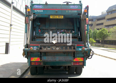 Ben les hommes des ordures ordures camion Banque D'Images