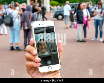 Les japonais à un Royal Garden party dans le parc du palais de Buckingham Londres UK Banque D'Images