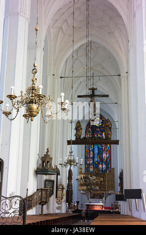 Intérieur de la basilique de l'Assomption de la Bienheureuse Vierge Marie, ou l'église Sainte Marie de la vieille ville de Gdansk. Banque D'Images