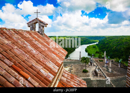 Vue sur le toit d'Altos de Chavon vallée en République Dominicaine. Banque D'Images