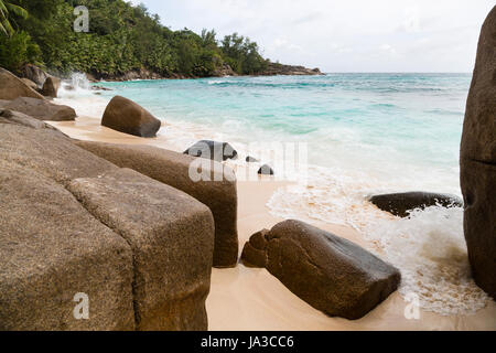 Les roches de granit à l'Anse Intendance dans le sud de Mahe, Seychelles Banque D'Images