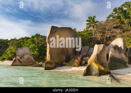Certains rochers de granit aux formes bizarres à l'Anse Source d'argent à la Digue, Seychelles Banque D'Images