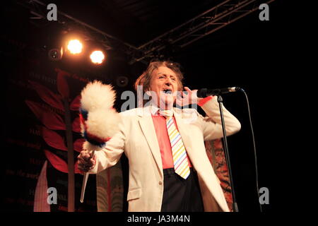 Ken Dodd au Tata tente, Hay Festival 2017, Hay-on-Wye, Brecknockshire, Powys, Pays de Galles, Grande-Bretagne, Royaume-Uni, UK, Europe Banque D'Images