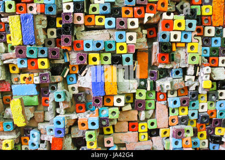 Les murs sont en brique blocs de couleurs multiples. Banque D'Images