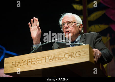 Le sénateur Bernie Sanders nous donnant l'eris 2017 hobsbawm conférence au hay festival Hay-on-wye powys Pays de Galles UK Banque D'Images