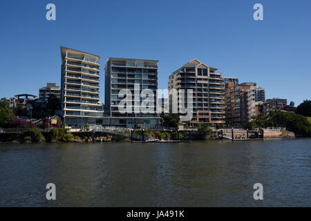 Kangaroo Point, Brisbane, Australie : des tours d'habitation qui bordent le fleuve Brisbane Banque D'Images
