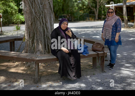 Les femmes arabes en robe traditionnelle. Femme Burka. Banque D'Images