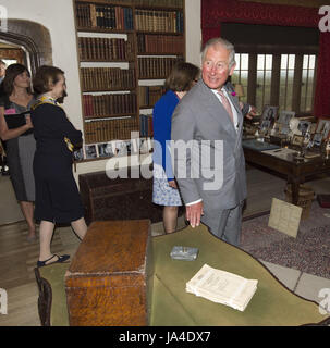 Le Prince de Galles, président du National Trust, visites Chartwell House, Kent, l'ex-pays accueil de Sir Winston Churchill qui a fait l'objet de restauration. Banque D'Images