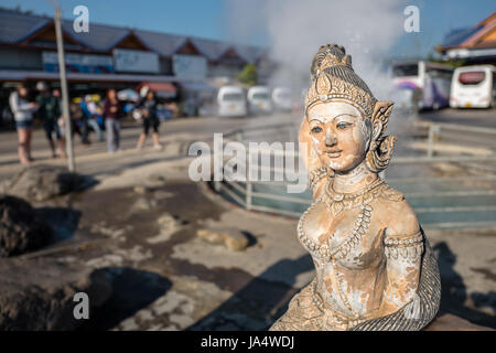 Soet Pha Hot Spring en dehors de Chiang Rai. C'est un arrêt touristiques populaires dans le nord de la Thaïlande entre Chiang Mai et Chiang Rai. Banque D'Images