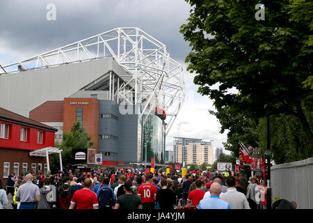 Une vue générale de l'Est se tenir devant le témoignage de Michael Carrick match à Old Trafford, Manchester. Banque D'Images