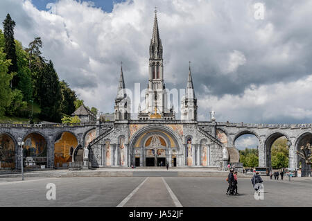 Notre Dame du Rosaire de Lourdes au Sanctuaire de Notre-Dame de Lourdes, Pyrénées, France. Basilique Notre Dame du Rosaire Banque D'Images