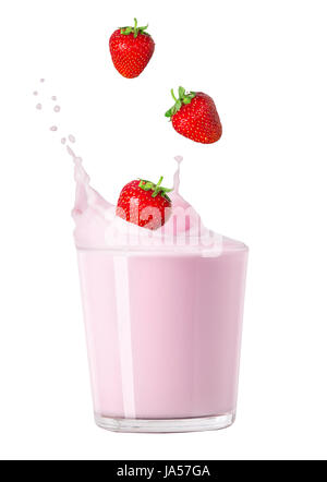 Lait en verre avec splash et fraise Banque D'Images