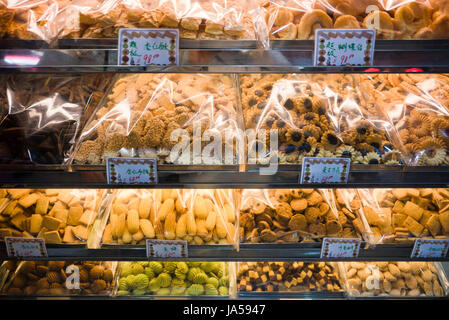 Vue horizontale d'une fenêtre Boulangerie Chinois à Hong Kong, Chine. Banque D'Images