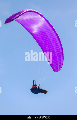 Il s'agit d'une image d'un parapente plus de Muscle Beach le long de la côte centrale de la Californie. Muscle Beach est situé dans la région de Pacifica, Californie, qui est une prim Banque D'Images