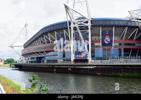 Cardiff, Royaume-Uni:06th Juin 2017 : Fans de la Juventus et le Real Madrid profitez de l'atmosphère de l'avant de la finale de la Ligue des champions au Millennium Stadium de Cardiff. Banque D'Images