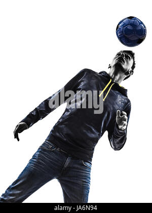 Un jeune homme de race blanche freestyler soccer player en silhouette sur fond blanc Banque D'Images