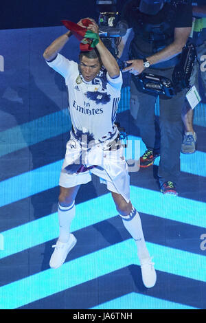 Madrid, Madrid, Espagne. 4 juin, 2017. Cristiano Ronaldo (Real Madrid) ; l'avant lors du défilé de la fête du Real Madrid Santiago Bernabeu Stadium le 4 juin 2017 à Madrid. L'équipe du Real Madrid célèbre avec des partisans leur victoire contre la Juventus en finale de la Ligue des Champions. Battre Madrid Juventus 4-1 le 03 juin à Cardiff. Crédit : Jack Abuin/ZUMA/Alamy Fil Live News Banque D'Images