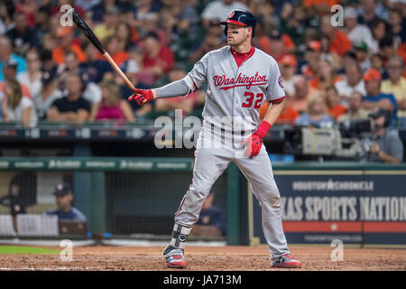 23 août 2017 : Washington Nationals catcher Matt Wieters (32) les chauves-souris au cours d'un match de la Ligue Majeure de Baseball entre les Astros de Houston et les Nationals de Washington au Minute Maid Park de Houston, TX. Les Astros a gagné le match 6-1...Trask Smith/CSM Banque D'Images